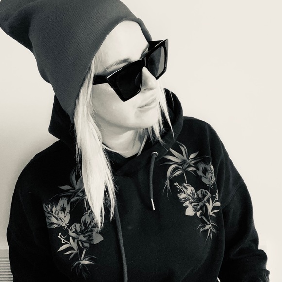 Beanie - Picture 1 of 2